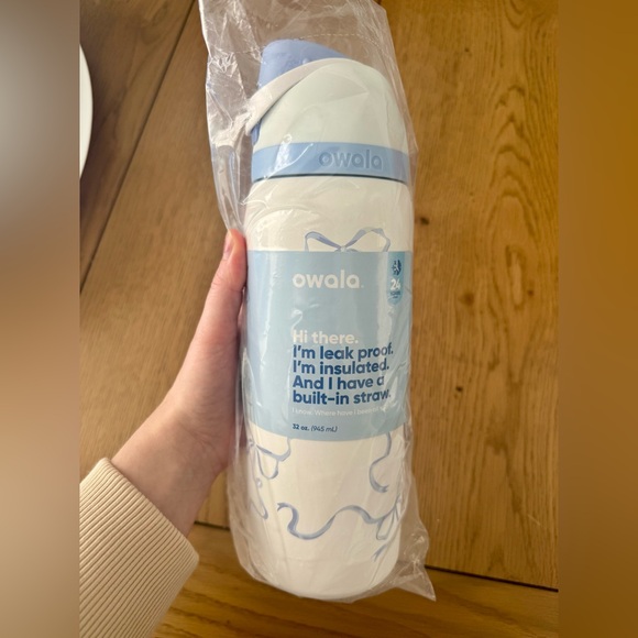 Owala UO Exclusive FreeSip 32 oz Bow Water Bottle - Picture 6 of 6